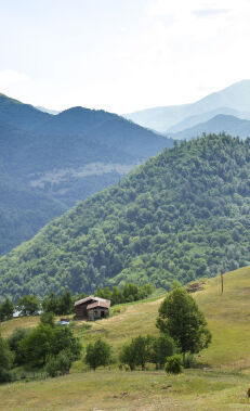 Hiking along the Azgilli – Chiragli trail