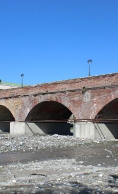 The Arched Bridge conveys a feat of construction