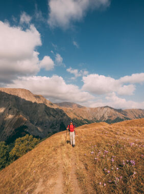 Hiking along the Bash Goynuk – Kish trail