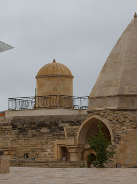 Ali and Nino - walking tour of Baku